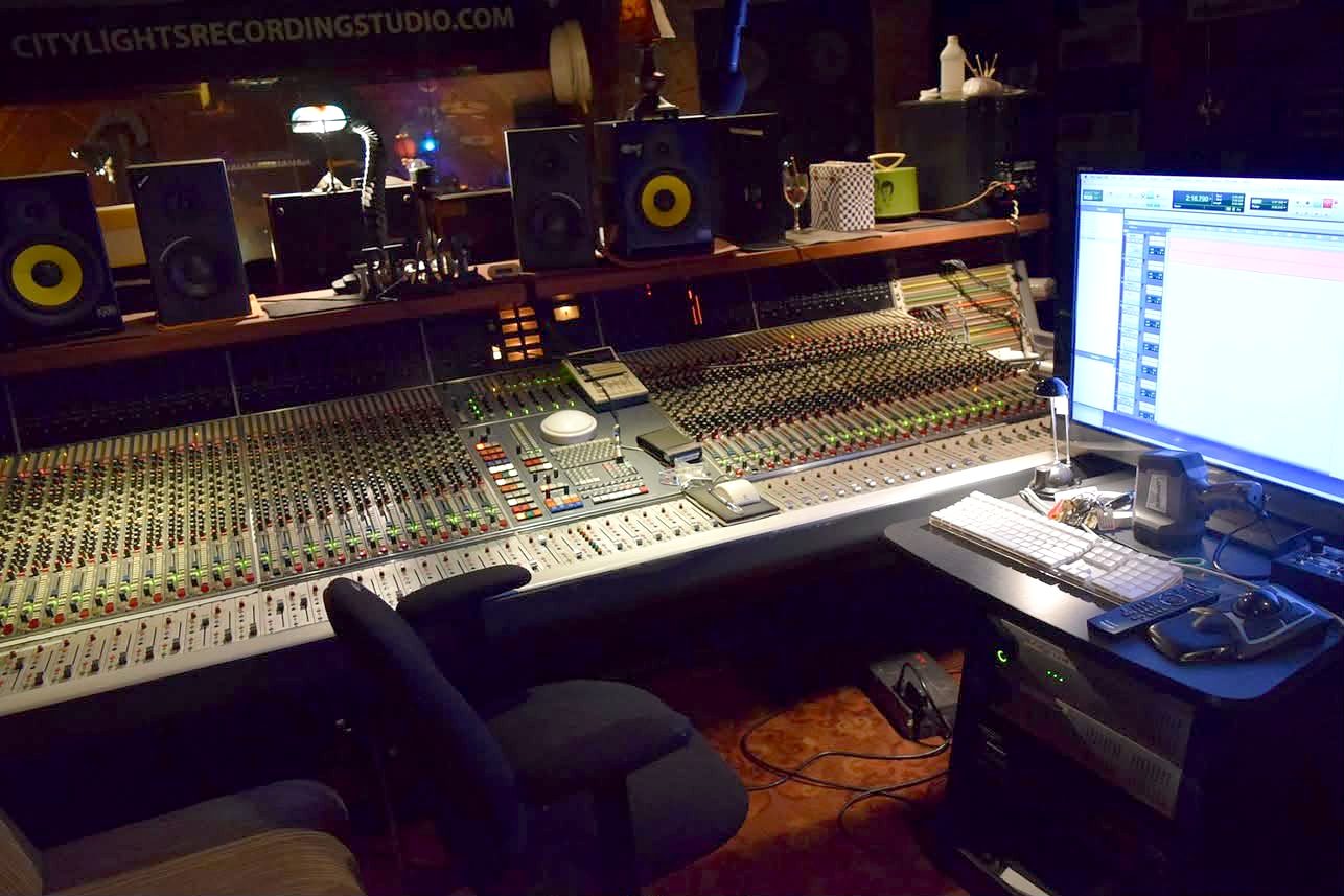 Neve VR60 recording console and DAW screens in the control room at City Lights Recording Studio